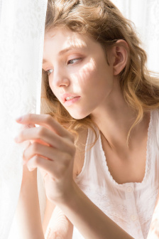 穿裙子上体育课压腿怎么办